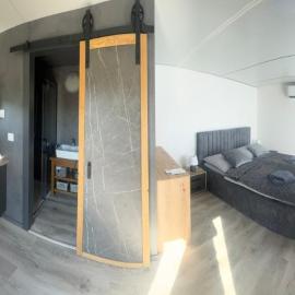 Chatka Tofeľ 2, hotel a Sedlice