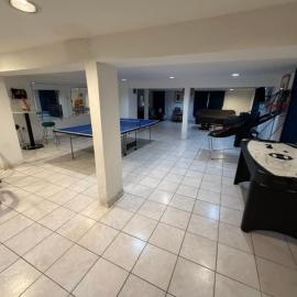 High hollow hills ranch retreat, hotel in Dix Hills