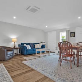 New Haven에 위치한 호텔 Gracious two bedroom just minutes to Middlebury!