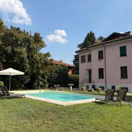 Casa Neu, hotel u gradu 'Travedona'