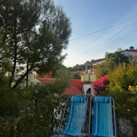 Apartment with a terrace in Zaglav, Cres, Hotel in Miholašćica