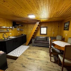 Будинок під Менчулом, hotel a Rachiv
