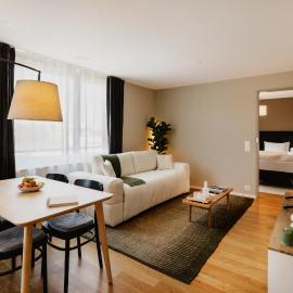Valo Central - Wohnung mit Arbeitsplatz am Zürichsee, hotel en Pfäffikon