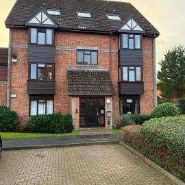 The Woking Suite Designer Flat near Town Centre، فندق في ووكينغ