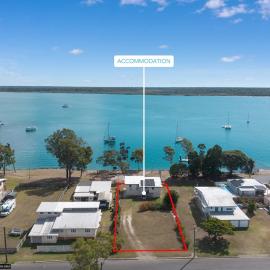 Bazza's Beach House / Absolute Beachfront, hotel sa Burrum Heads