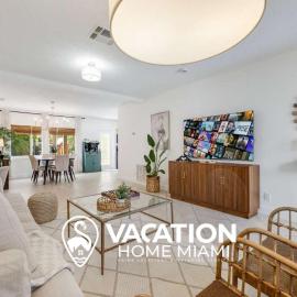 Cozy Dania Beach House with Fenced Backyard