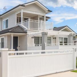 2 X Apartments, Sleeps 14 - Walk to Ettalong restaurants & cafes