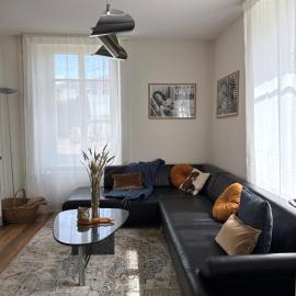 Spacious apartment with private garden & entrance, hotel v destinaci Huttwil