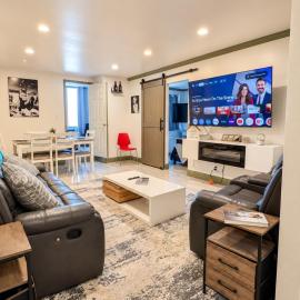 3BR Condo at Heart of Downtown with Theme Lounge & Workspace