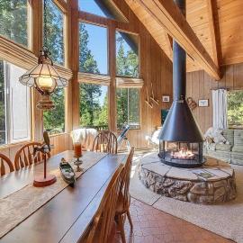 Cabin House for 10ppl near Pinecrest lake 3br 2ba, hotel v destinácii Strawberry