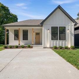 *Railside Retreat* Classy 3 bedroom Downtown, Hotel in White Bluff