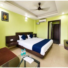 Hotel DP-Ganga Residency Near Sea Beach & Jagannath Temple -Premium Air-Conditioned Rooms -Free Wi-Fi, 24-Hour Front Desk with Lift - Parking Facilities - Comfortable Stay & Prime Location, hotel a Puri