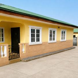 Rich Prec - A premium 3 bedroom serviced homestay in a serene and secure Estate โรงแรมในAdo Ekiti
