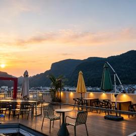 Skyridge Hotel-Mtn View Rooms & Rooftop Bar-Free cup of coffee-English Butler