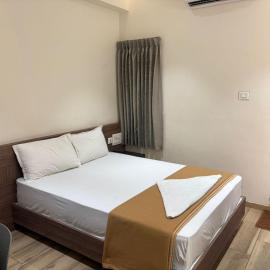 Dharshini Residency, hotel v mestu Tiruchchendūr