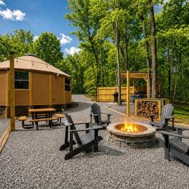 Cozy Yurt Hideaway with Tranquil Forest Surroundings in Murray, Kentucky, hotel in Murray