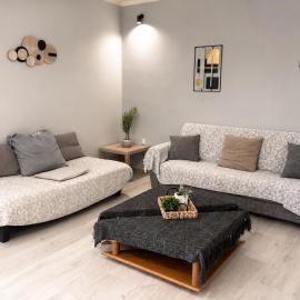 Manos house 15 minutes from the airport
