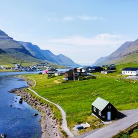 FjordNest Cabin, готель у місті Hvannasund
