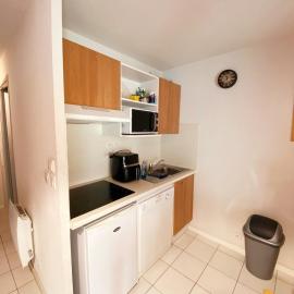 Beautiful studio for 4 people in residence with pool, Hotel in Arreau