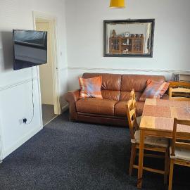 Peaceful Town Flat Near Iconic Landmarks