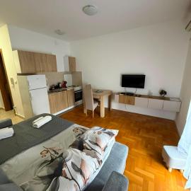 Old Airport Apartment