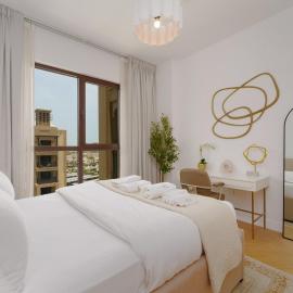 Modern 1BR Steps from Burj AlArab Madinat Jumeirah By AYA Boutique, hotel en Dubái