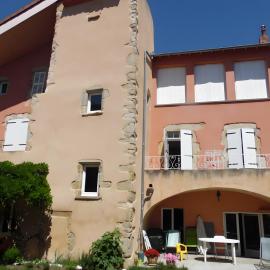 Chambre Haute، فندق في Saint-Germain-Lembron