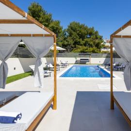 Apartment with pool Jeniffer by Villas Guide
