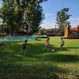 Savannah Game Lodge, Wedding Venue and River Retreat, hotel i Parys