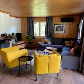 Chalet Mallum – Upper Apartment, hotel a Grengiols