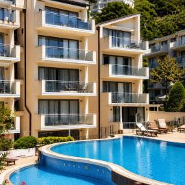 Przno 1BR Residence by Blue Horizon with Pool