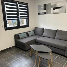 Studio parking piscine proche de Vienne, hotel a Jardin