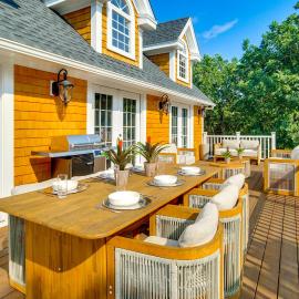 Summer Beach Pass: Wooded Martha's Vineyard Escape, hotel i Vineyard Haven