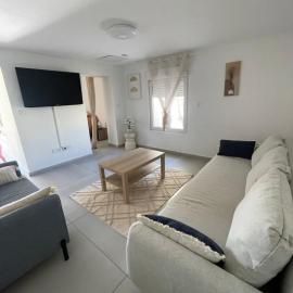 T2 avec terrasse privative Berre-l'Étang, hotel a Berre-lʼÉtang