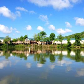 Stonewall Resort, hotel i Roanoke