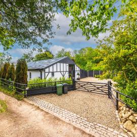 The Old Workshop - A luxury countryside retreat with air-conditioning and hot tub