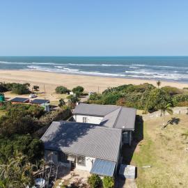 Tugela Mouth Beach House, hotel i Tugela Mouth