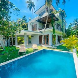 Villa White Home