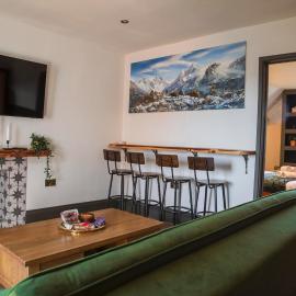 Cathedrals View - 2-4 bed Top-floor Apt in Exeter - Self Check in, Free Parking!