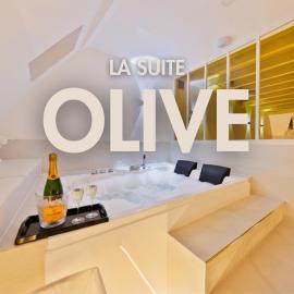 IH La Suite Olive I Duplex avec Jacuzzi Privatif à Étampes I proche Paris, hotel en Étampes