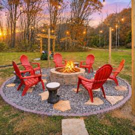 THE ULTIMATE SMOKY MOUNTAIN ESCAPE! Game Room, Theater, Hot Tub, Fire Pit & the Ultimate in Luxury Living - Close to All Major Top Attractions