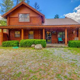 8 Mi to Ruidoso Downs! Family Cabin w/ Deck & Yard