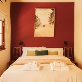 La Noire Petit hotel