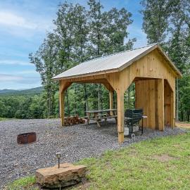 Outdoor Oasis w/ Mtn Views! 5-Acre Augusta Getaway, hotel a Augusta