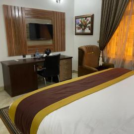 Immaculate Diamond Hotel and Apartments