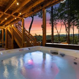 Mountain View Cabin with Private Theatre, Game room, Hot tub