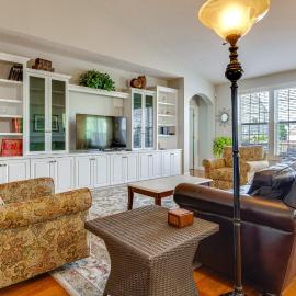 Viesnīca Modern Home w/ Private Deck & Yard in Indianapolis pilsētā Indianapolisa
