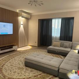 Modern Apartment Near Novza Metro City Center, hotel a Ak-Tyube