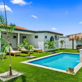 5BR Aruba Villa with Private Pool, Near Eagle Beach