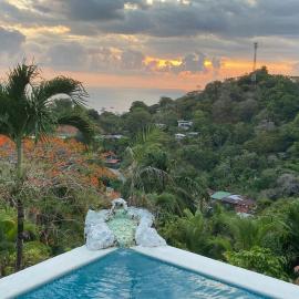 Ocean View Villa, Casa Colores